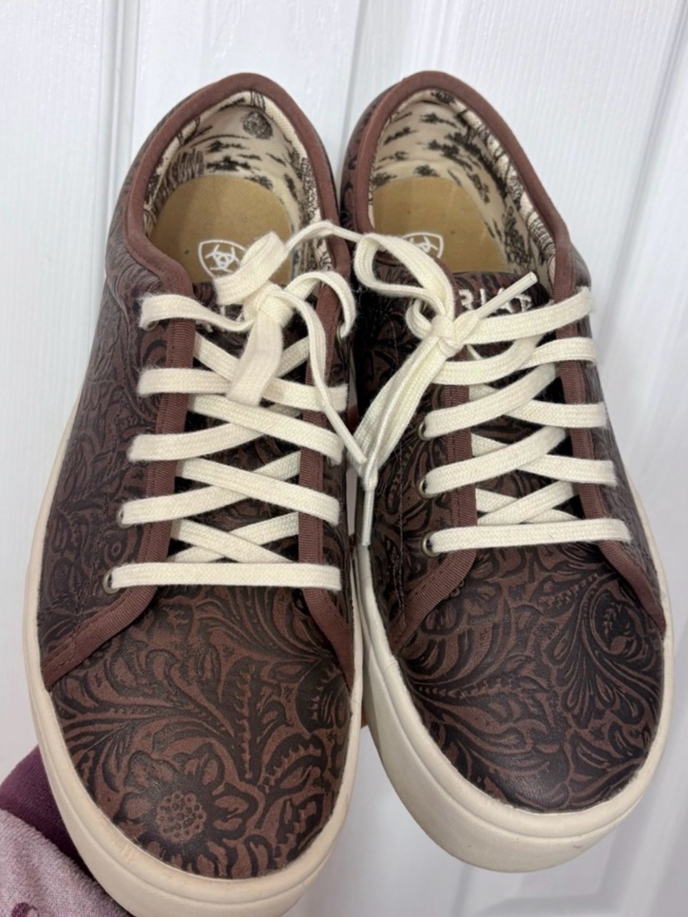ARIAT sneakers